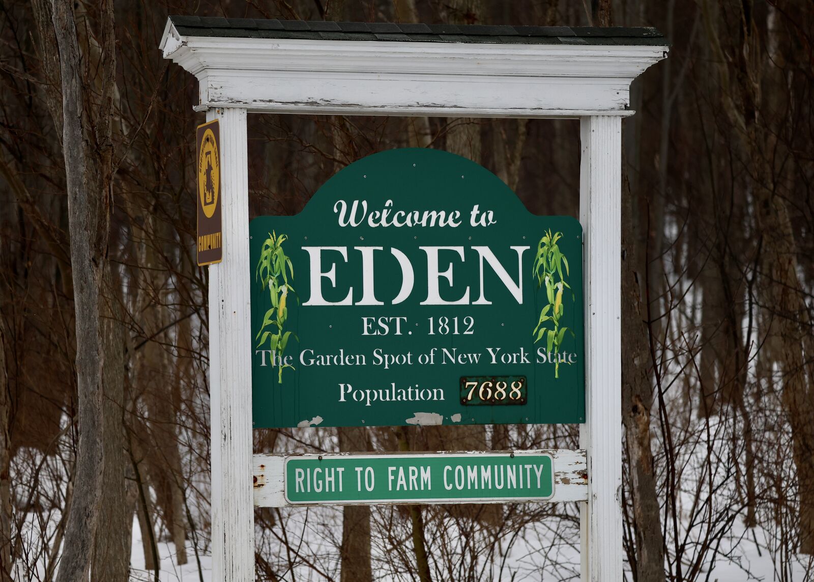 Welcome to Eden sign — The Garden Spot of New York State, Right to Farm Community